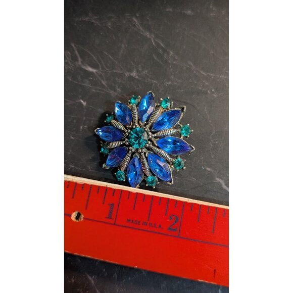 Vintage Blue Rhinestone Brooch  Silver Tone Marquise Riveted Prong D1510 - Picture 6 of 7